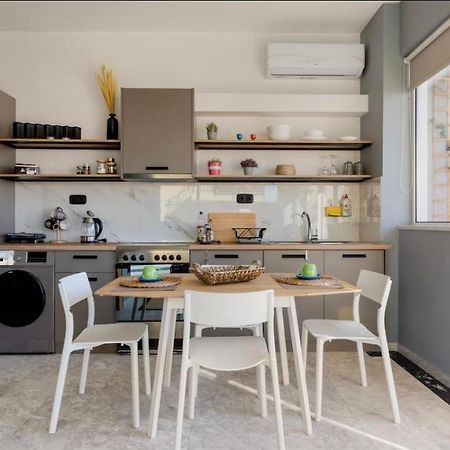 Apartmán Loft With Private Parking Atény Exteriér fotografie
