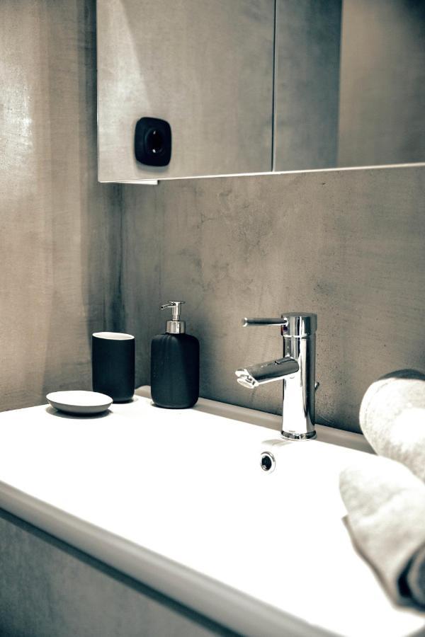 Apartmán Loft With Private Parking Atény Exteriér fotografie
